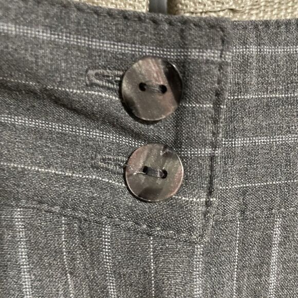Chico’s Career Trousers Size 0 US 6 Gray Pinstripe Flat Front Mid Rise Flare NEW - Picture 4 of 9